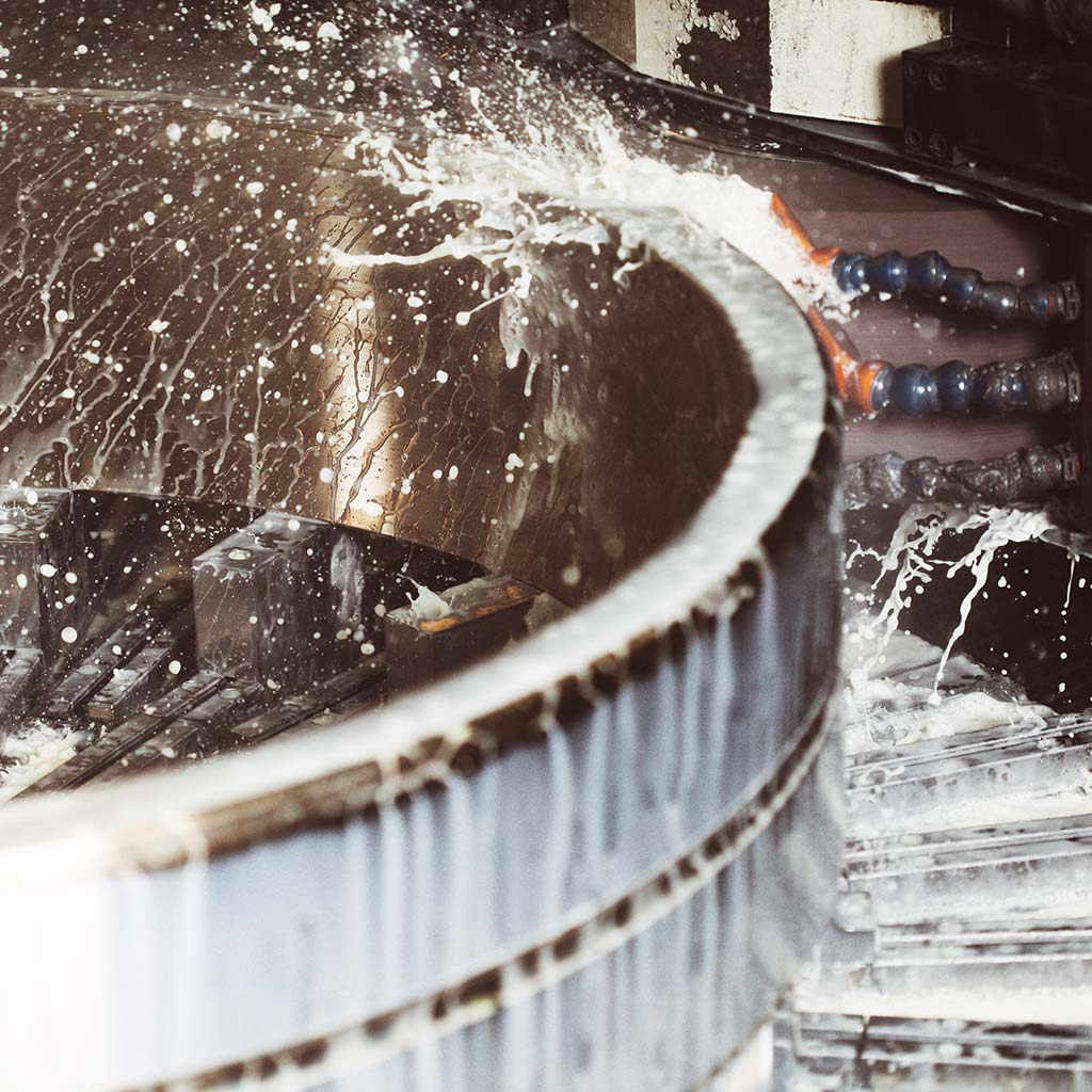 Washing of large mechanical parts (bearings), industrial process.